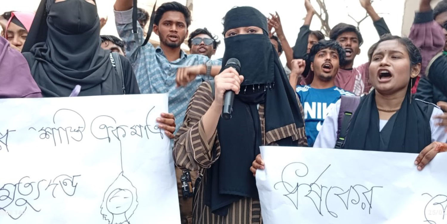 প্রতিবাদে বিক্ষোভ: ভাঙ্গায় শিক্ষার্থীকে শ্লীতহানীর অভিযোগে কম্পিউটার অপারেটর গ্রেপ্তার