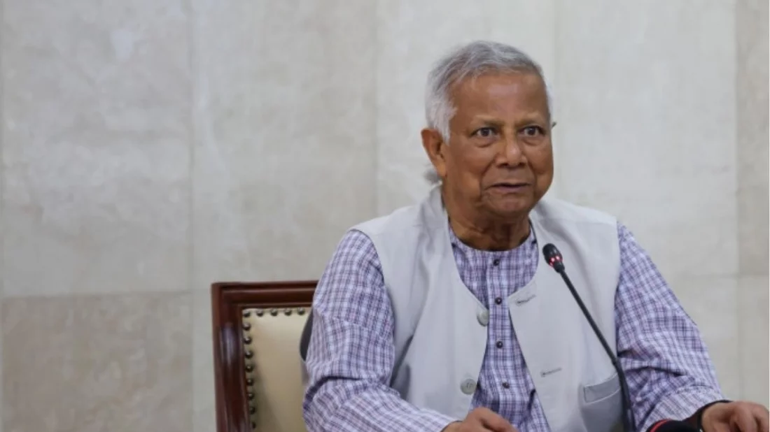 আইনশৃঙ্খলা পরিস্থিতি নিয়ে তিন বাহিনী প্রধানের সঙ্গে প্রধান উপদেষ্টার বৈঠক