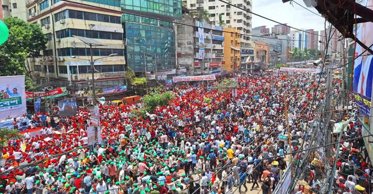 নয়াপল্টনে তারুণ্যের সমাবেশে নেতাকর্মীর ঢল