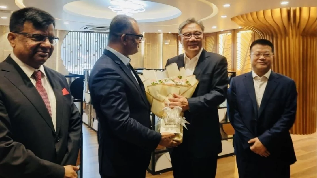 ১০০ ব্যবসায়ী নিয়ে ঢাকায় এলেন চীনের বাণিজ্যমন্ত্রী ওয়াং ওয়েনতাও