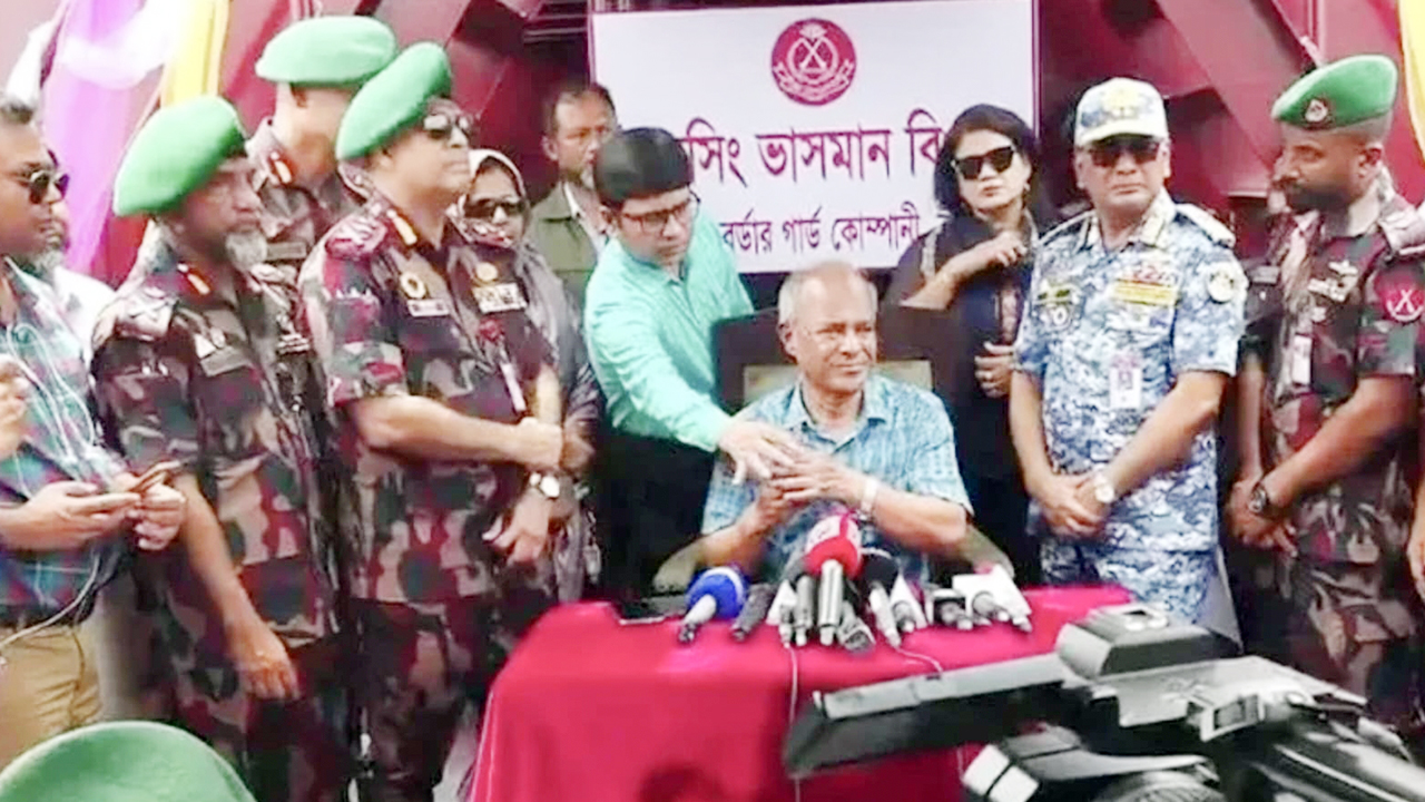 পুশব্যাক নয়, নিয়ম মেনে ফেরত পাঠানো হবে অবৈধ ভারতীয়দের : স্বরাষ্ট্র উপদেষ্টা