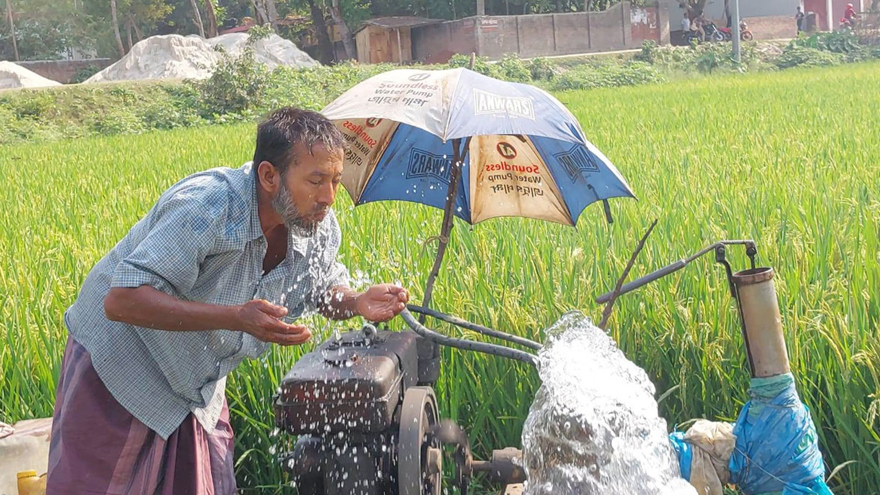 তীব্র তাপপ্রবাহে পুড়ছে রাজশাহী