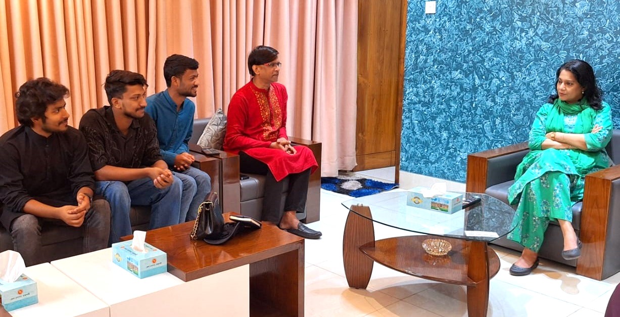 পলিথিনের বিকল্প হিসেবে কাপড় ও পাটের ব্যাগ ব্যবহারের অভ্যাস গড়ে তুলতে হবে- পরিবেশ উপদেষ্টা